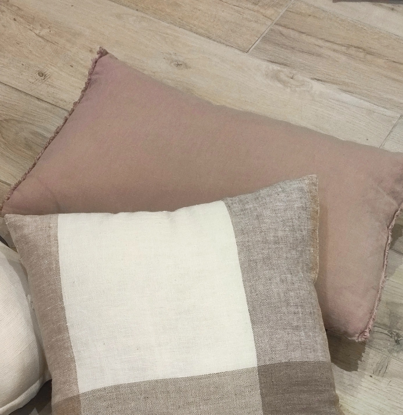 Coussin-limy-petale-haomy