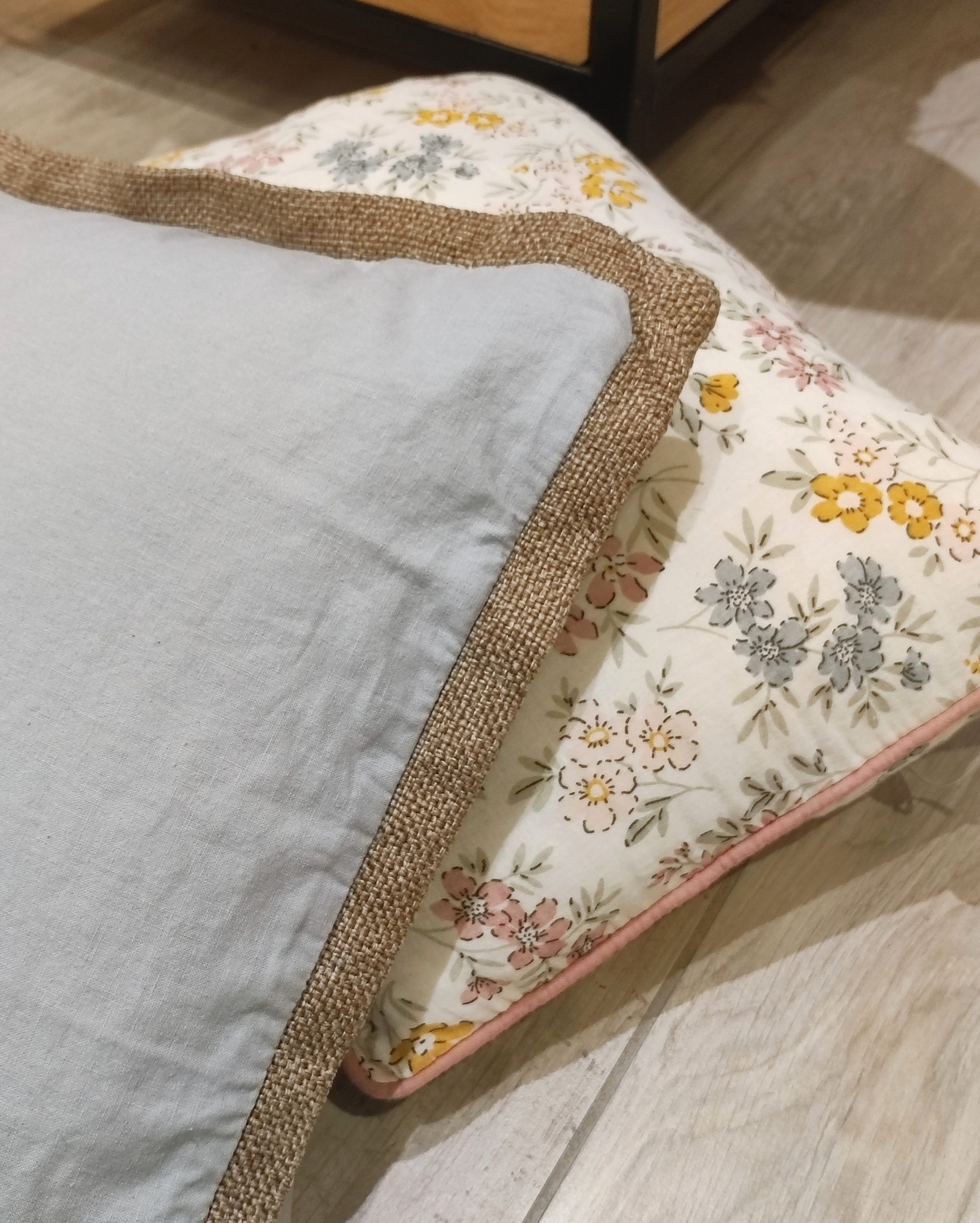 Coussin-Luzia-lichen-zoom-vent-du-sud