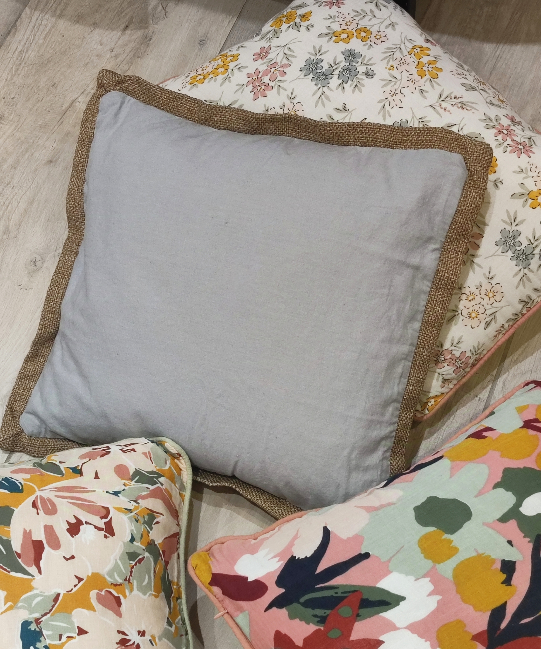 Coussin-Luzia-lichen-vent-du-sud-ambiance