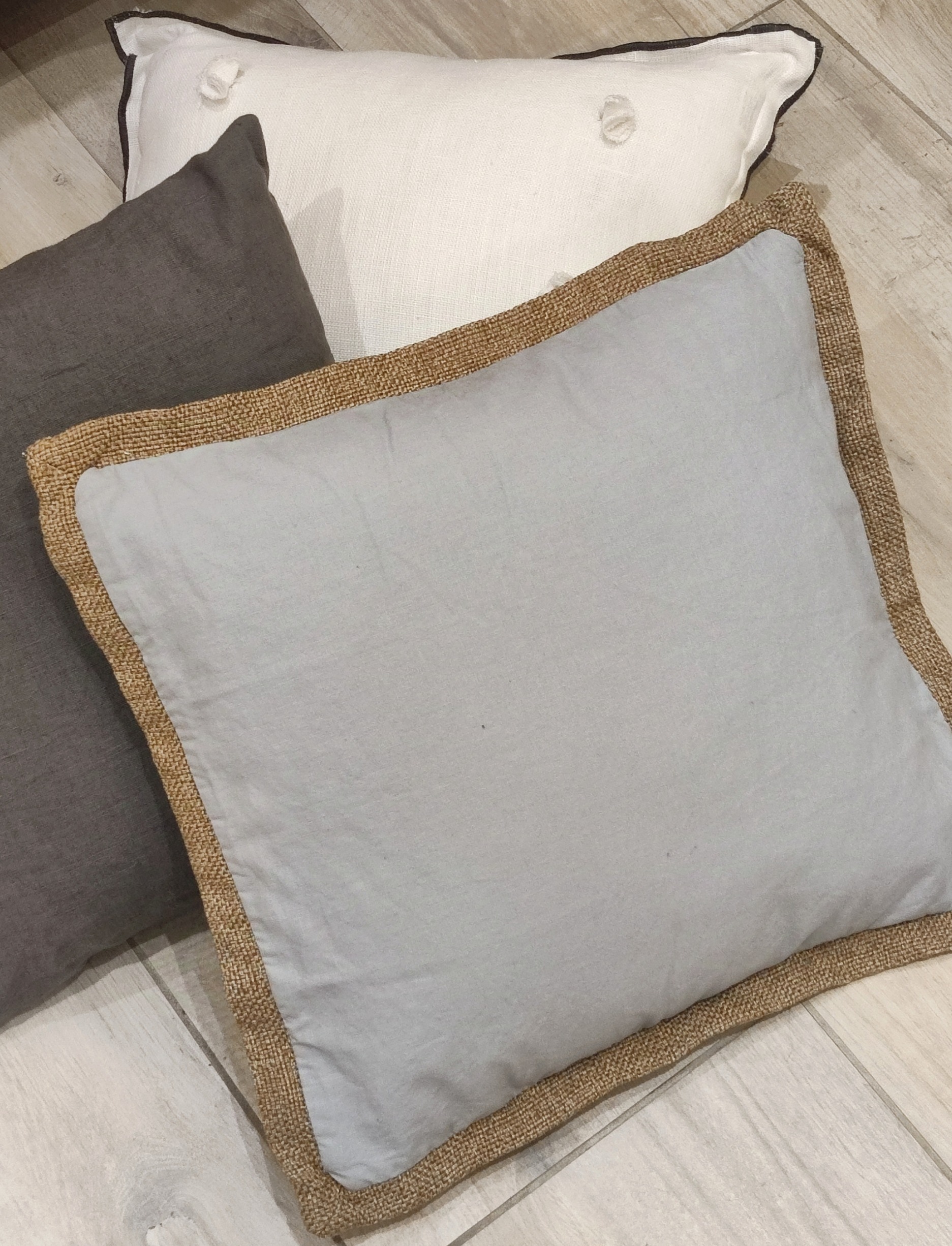 Coussin-Luzia-lichen-vent-du-sud