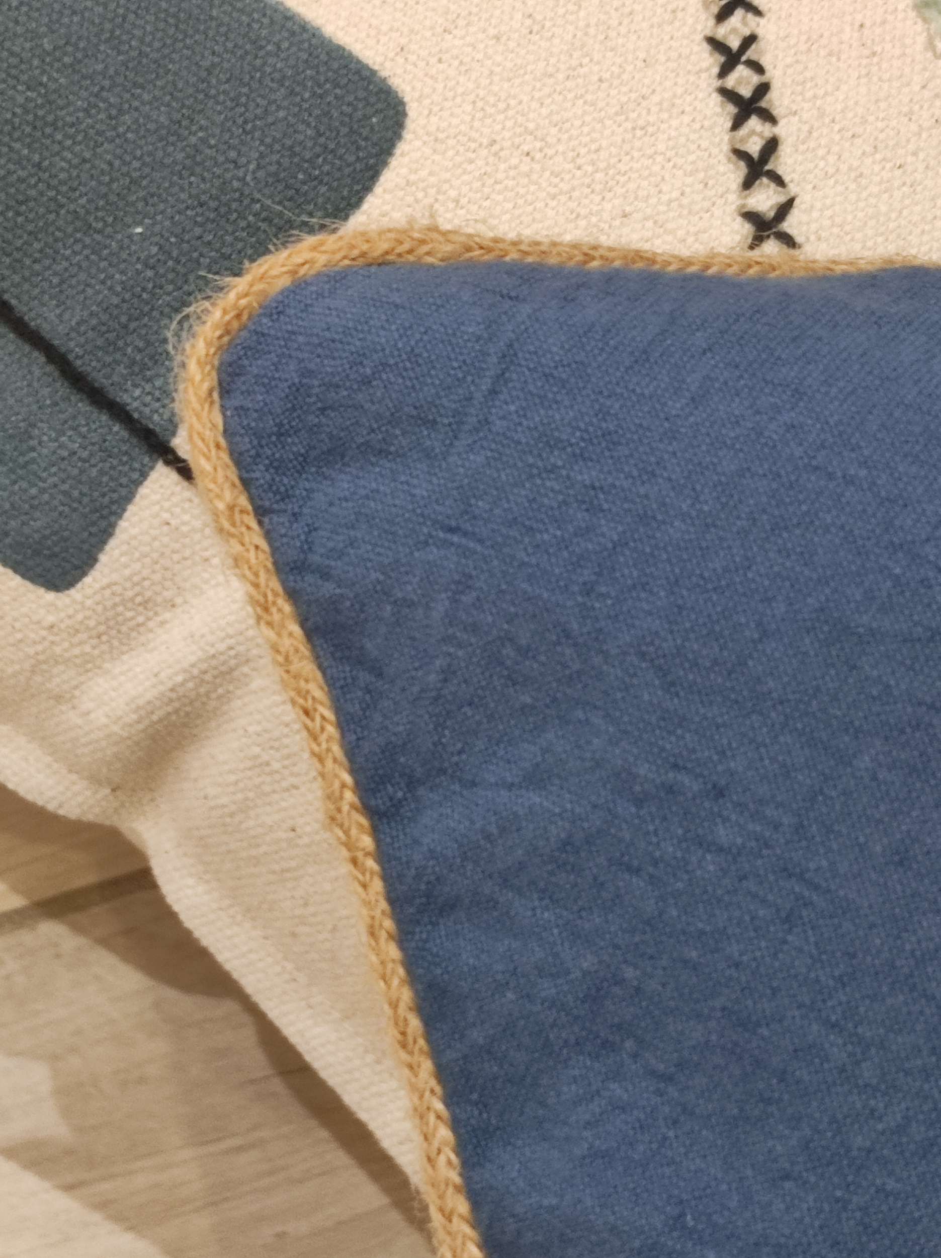 Coussin-Hono-Marine-vent-du-sud-ambiance-zoom