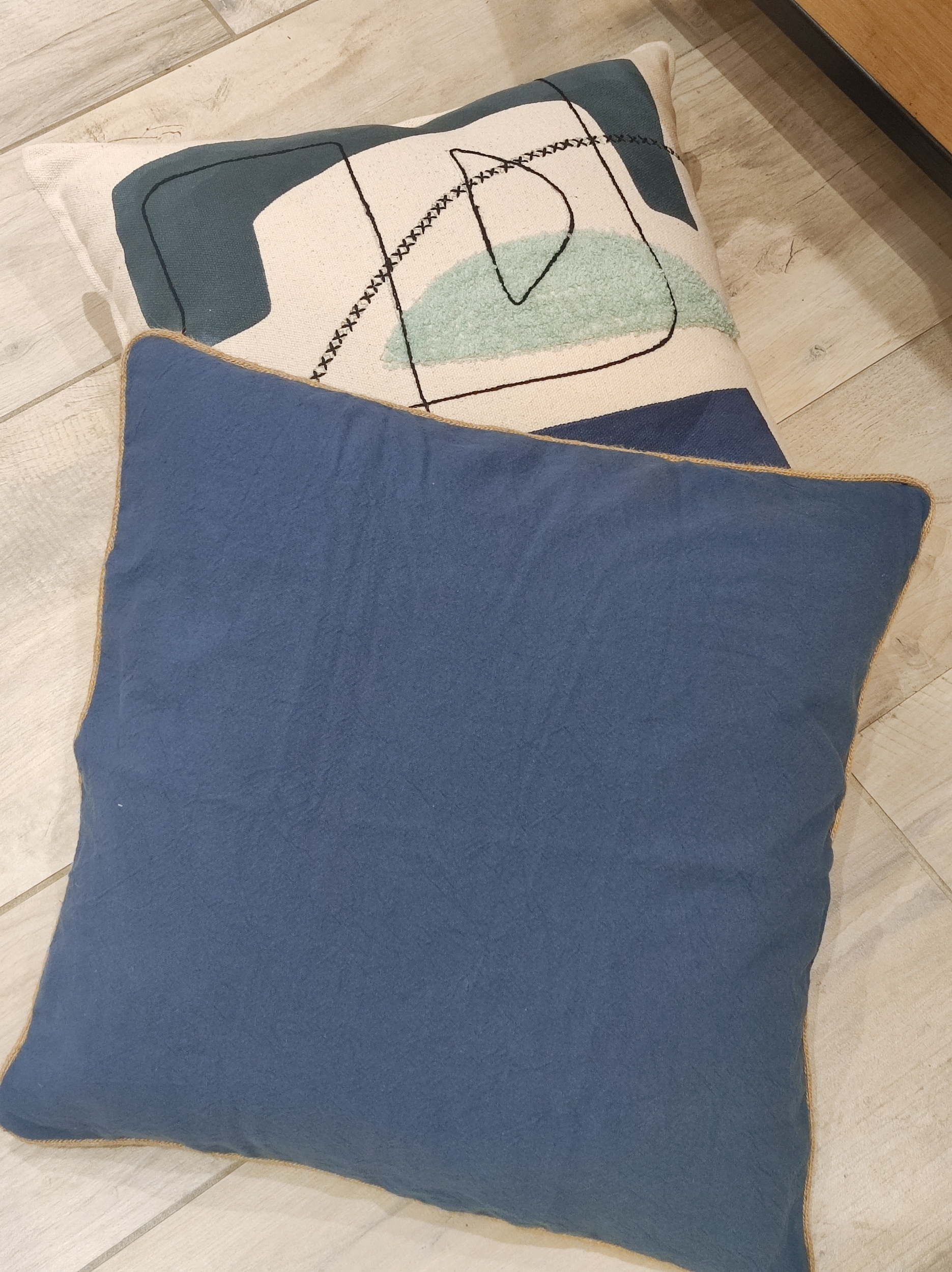 Coussin-Hono-Marine-vent-du-sud-ambiance
