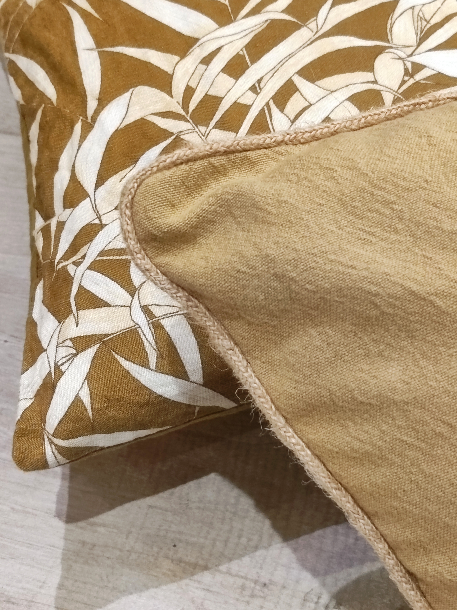 Coussin-Hono-Houblon-vent-du-sud-ambiance-zoom