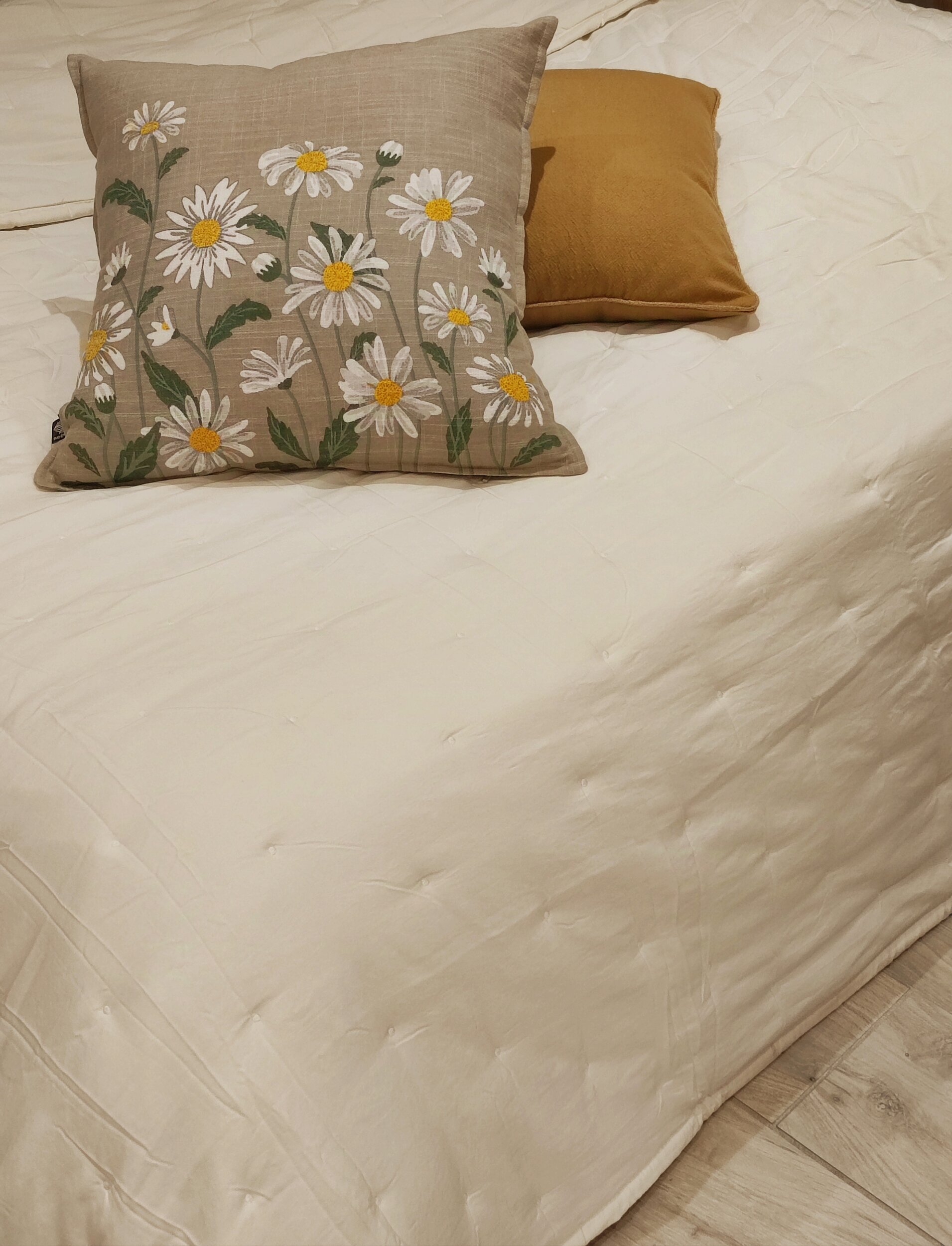 Couvre-lit-matelasse-celeste-vent-du-sud-nacre