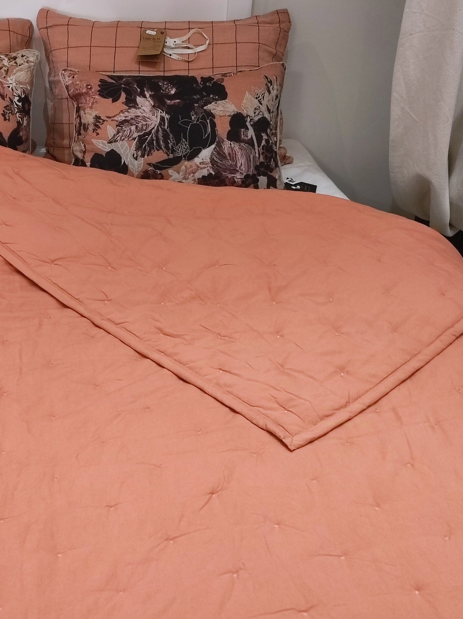 Couvre-lit-matelasse-celeste-vent-du-sud-peche