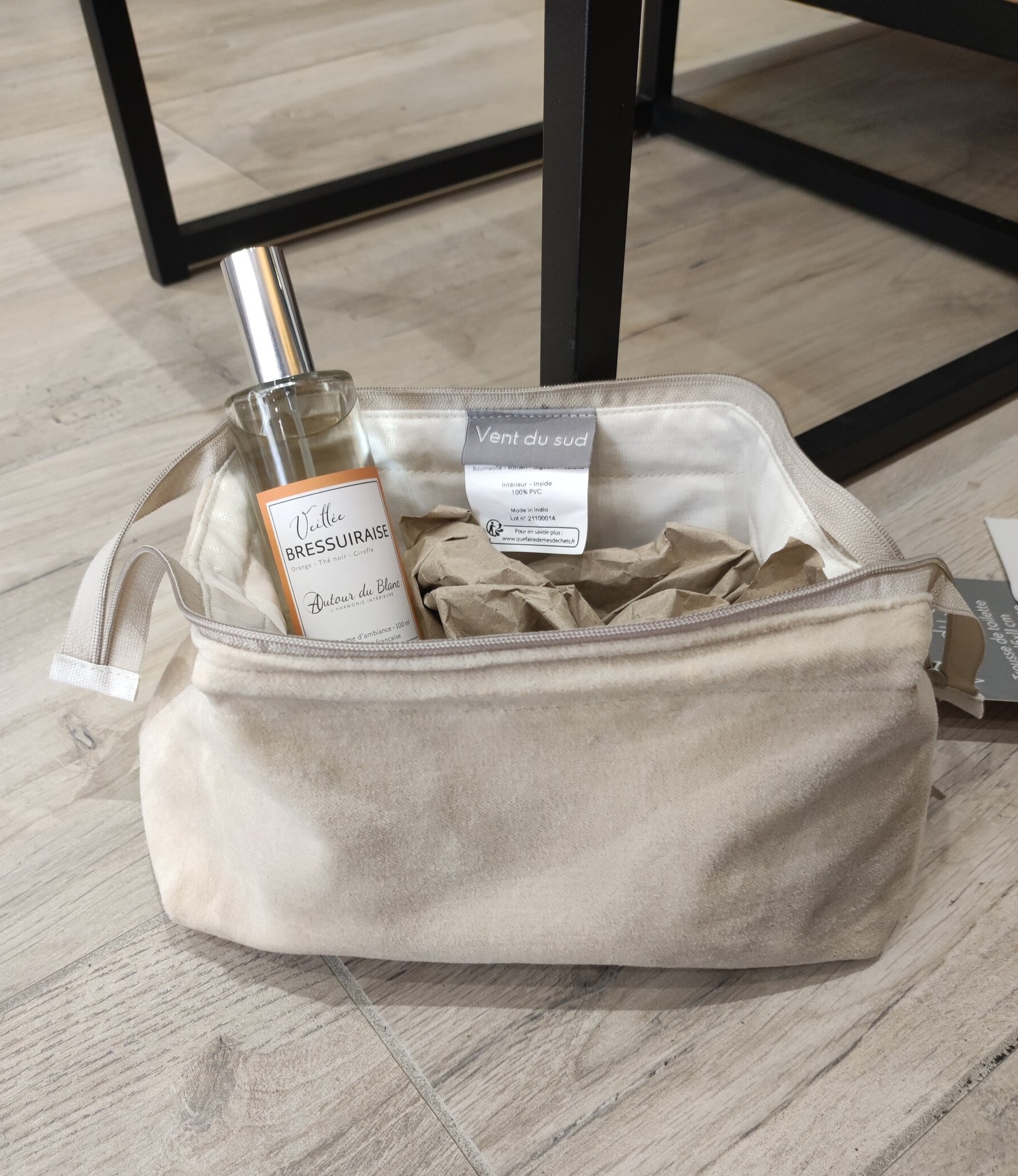 Trousse-de-toilette-Isilde-velours-couleur-lin