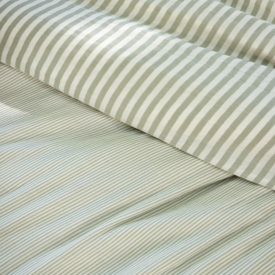 housse-de-couette-reversible-gaze-de-coton-romie-eucalyptus-effet-papillon-zoom