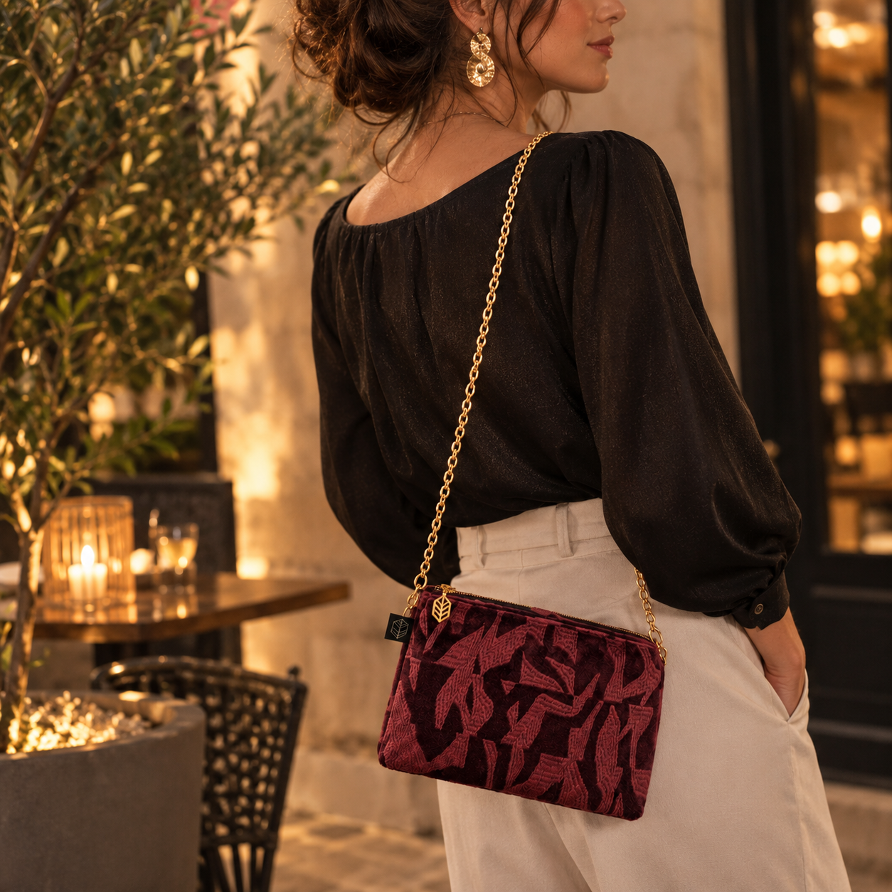 Sac-pochette-Milton-Haomy- burgundy-texturé-chaîne-dorée-soirée