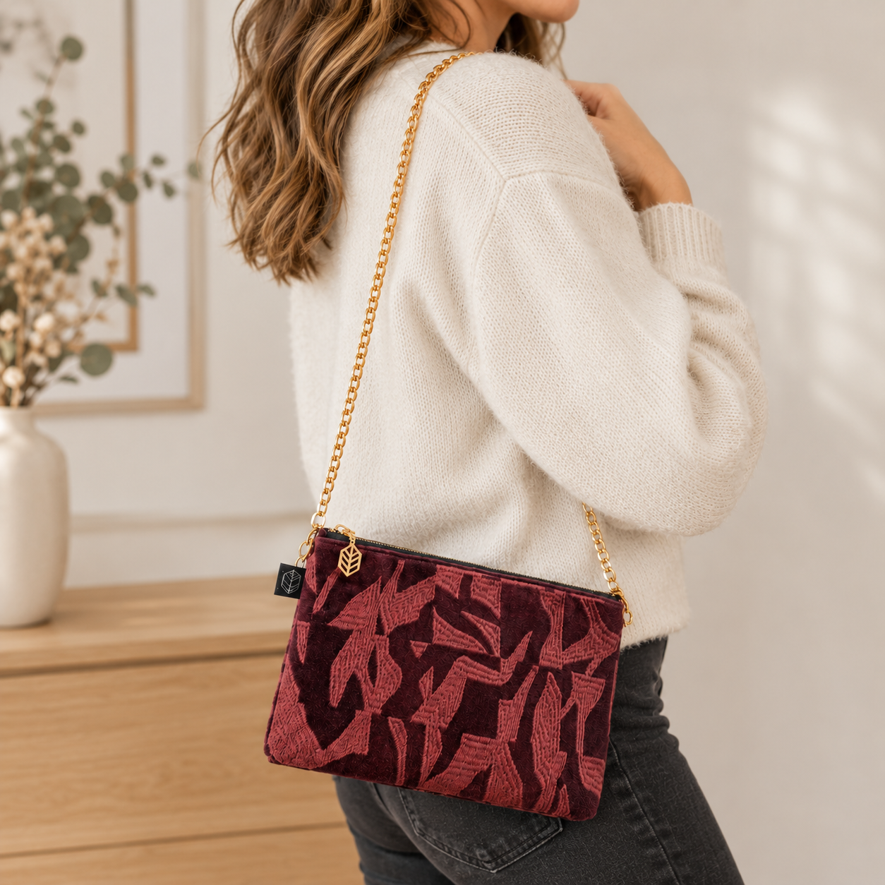 Sac-Pochette-Milton-Haomy- burgundy-texturé-chaîne-dorée