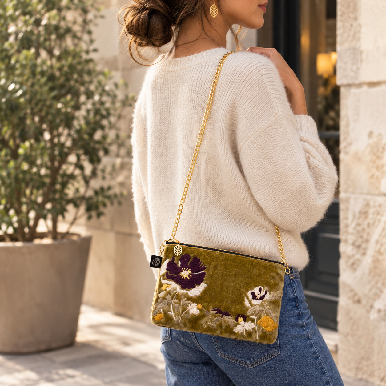 Sac-pochette-Bristol-Gold-fleuri-velours-broderie-Elegance