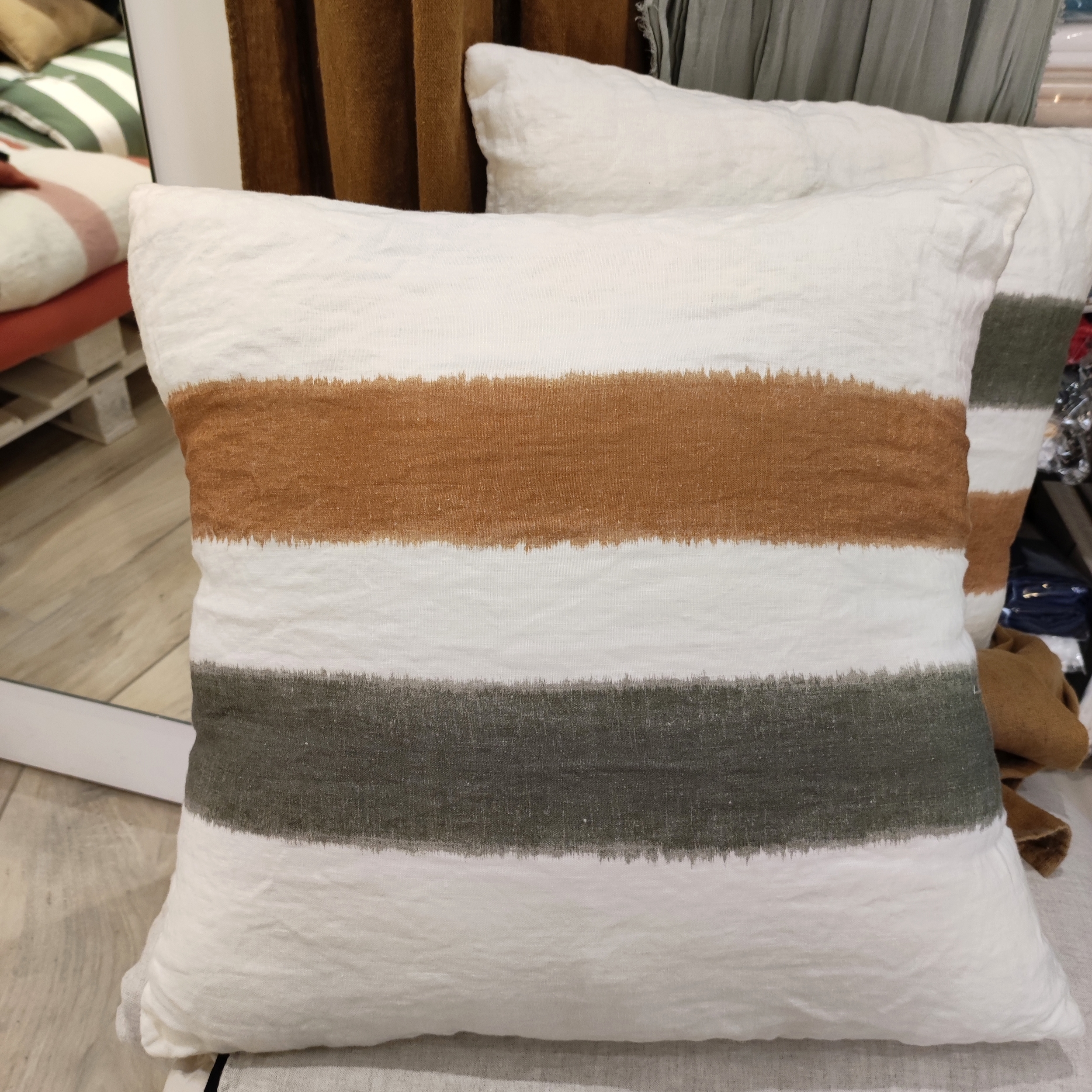 Coussin_Aria_Rayures_Kaki_Cognac