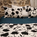 coussin-fleuri-chic-noir-et-blanc