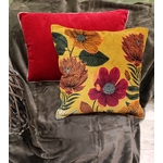 Coussin_fleurs_curry_velours_coton_et_carmin