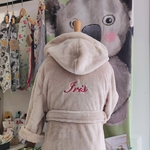 Peignoir_polaire_enfant_rose_poudre_brodé
