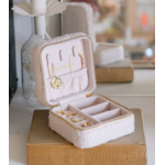 Boite-bijoux-voyage-carree-teddy-blanc-ouvert-maison-scarlett