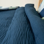 Couvre-lit-royal-manceau-bleu-marine-sud-etoffe-zoom