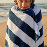 drap-de-plage-velour-jacquard-raye-antigua-sensei-ambiance
