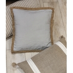 Coussin-Luzia-lichen-vent-du-sud-ambiance-lin