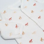 pyjama-bébé-cheval-bascule-coton-blanc-terracotta-trois-kilos-sept-zoom