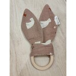 Anneau-dentition-gaze-de-coton-ours-polaire-fond-marron-glacé