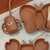 Set_repas_assiette_enfant_silicone_crabe_papillon_ocre