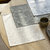 set-de-table-enduit_fleurs_sable-feuilles_kaki_Ambiance_LJF