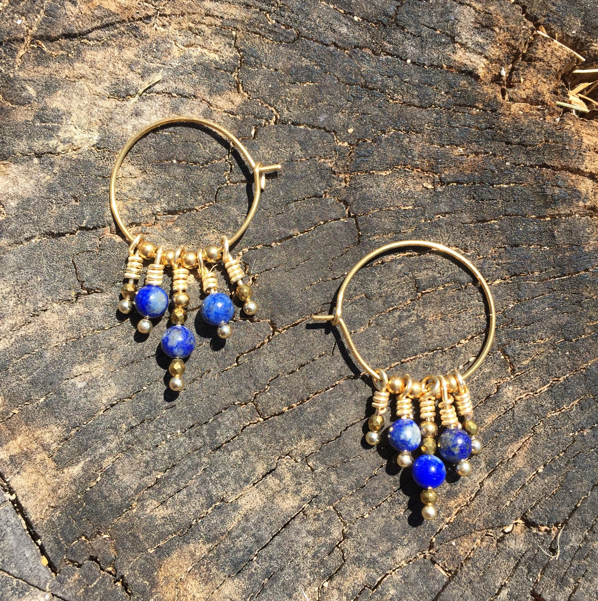 Boucles créoles en inox doré et Lapis-lazuli