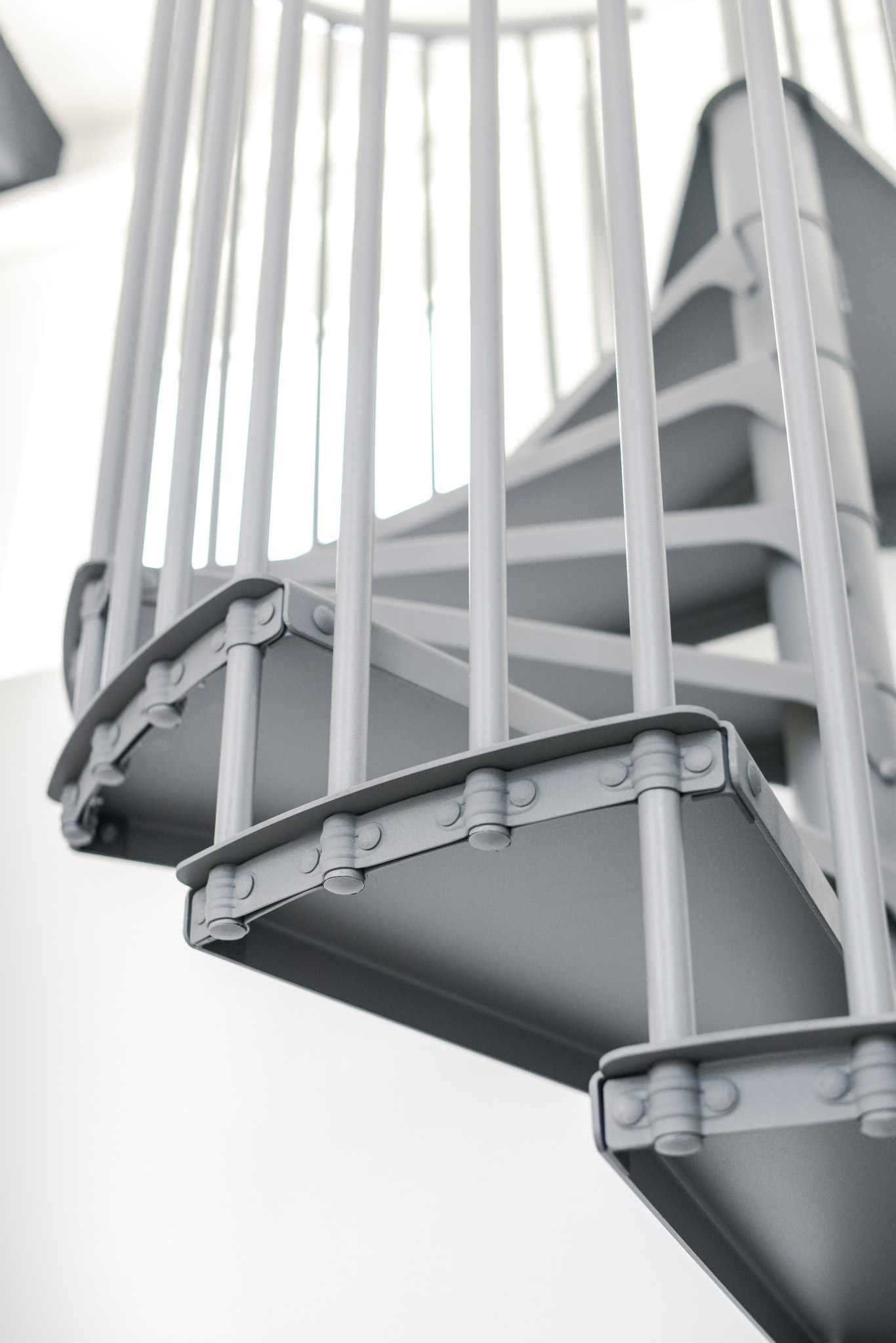 Escalier-colimacon-metal-gris-a
