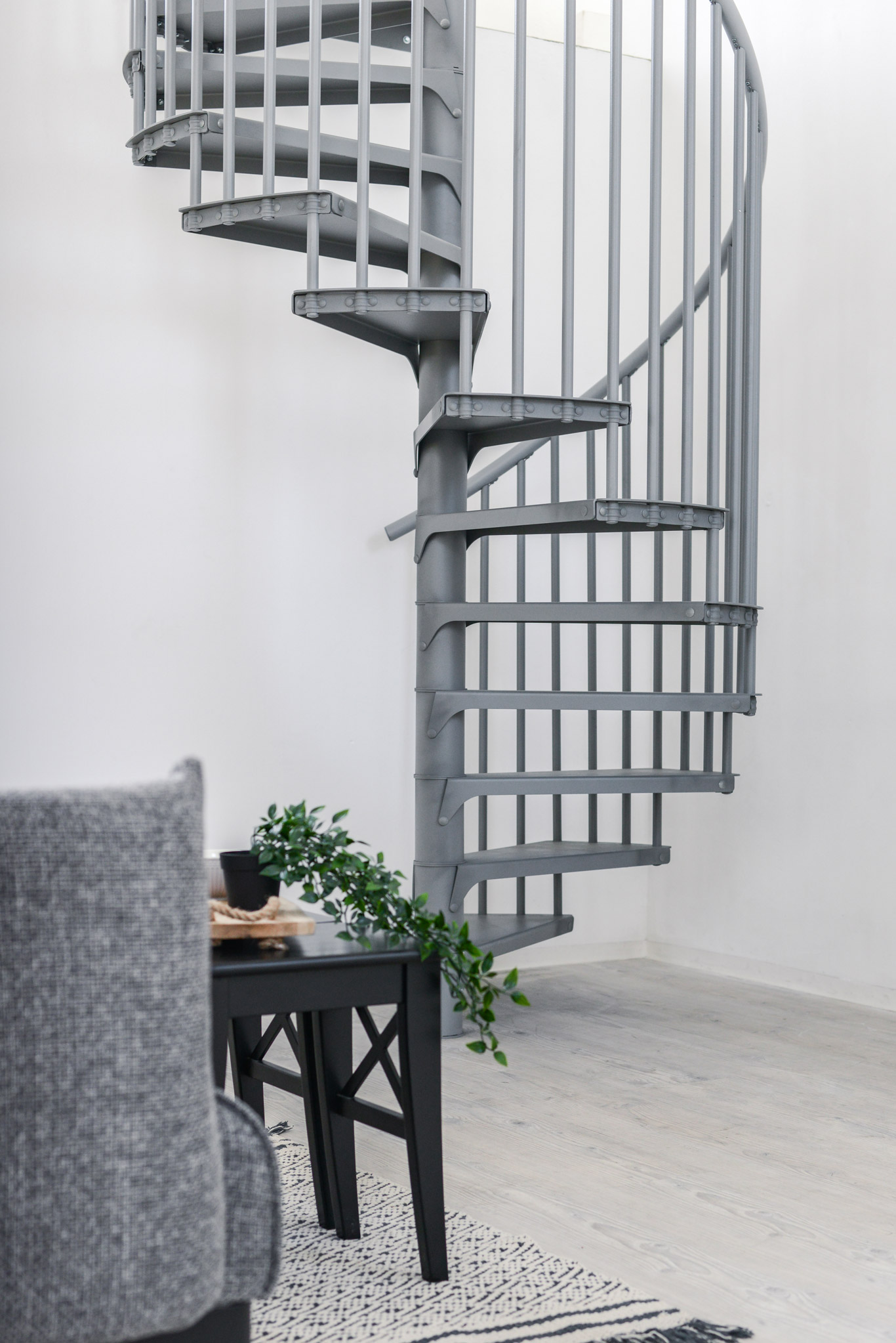 Escalier-colimacon-metal-gris-c