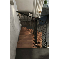 Escalier colimaçon carré en acier et hêtre Tekla Ø 105 cm