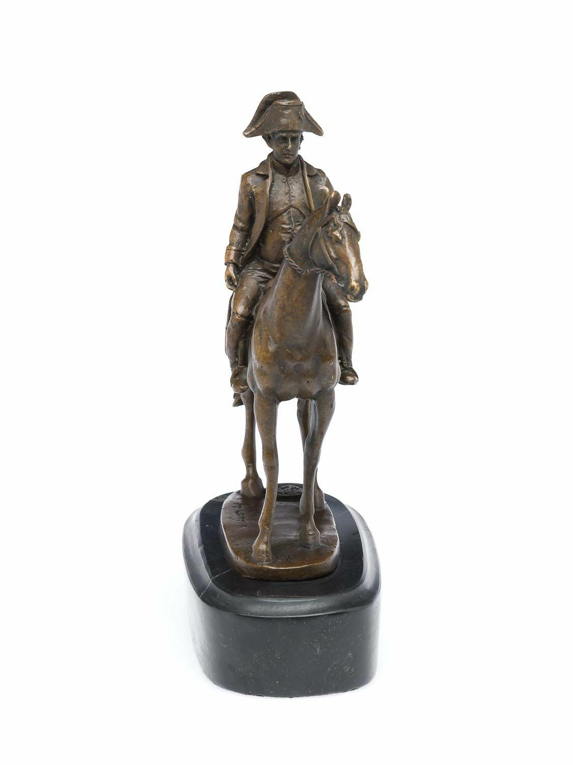 Statue-Napoleon-cheval-bronze-c