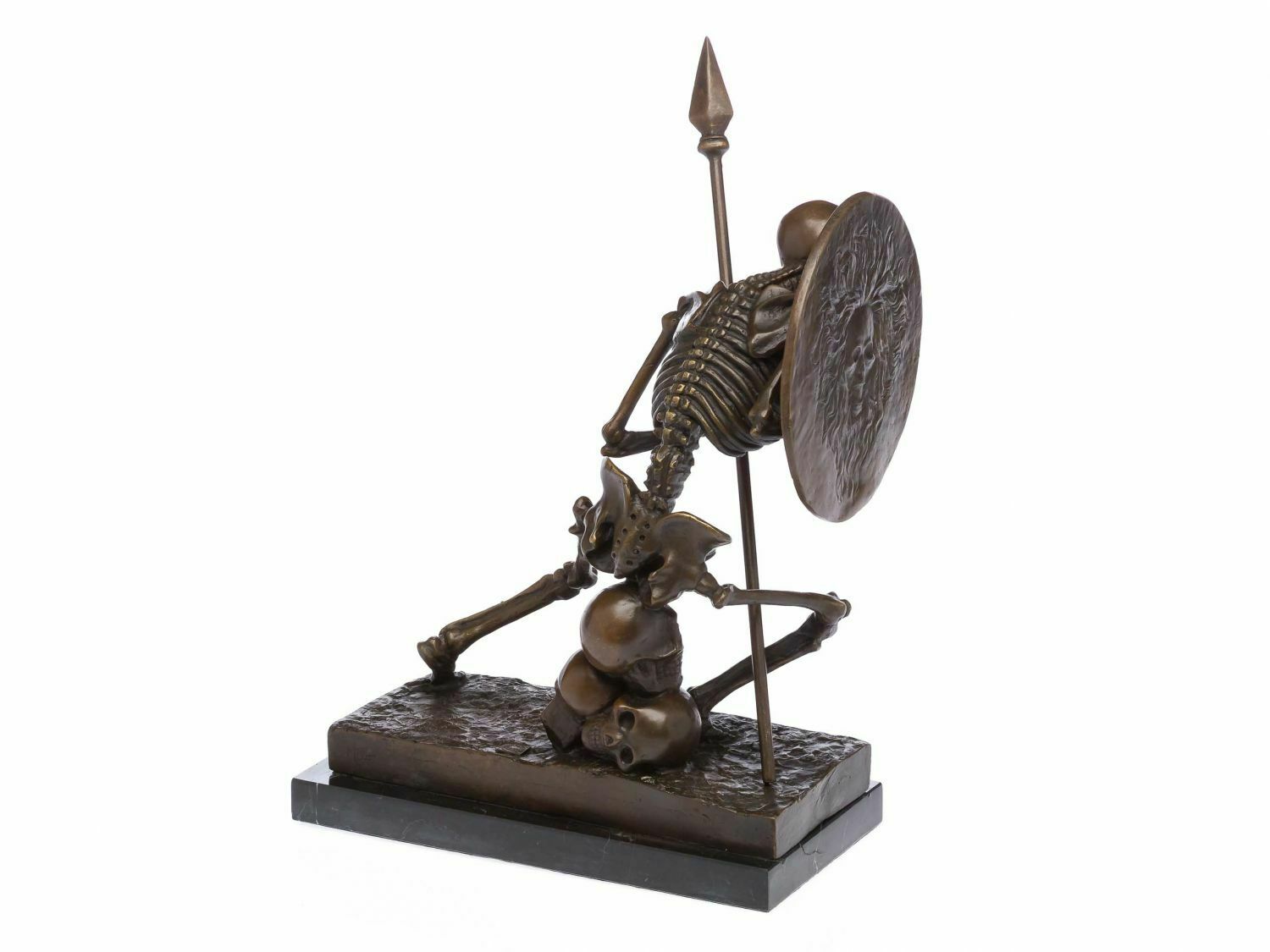 Statue-bronze-guerrier-squelette-b
