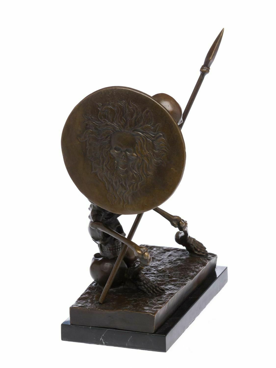 Statue-bronze-guerrier-squelette-c