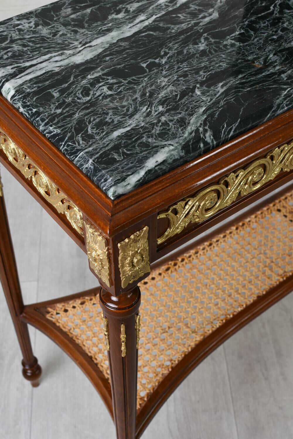 Console-noyer-Louis-XVI-b