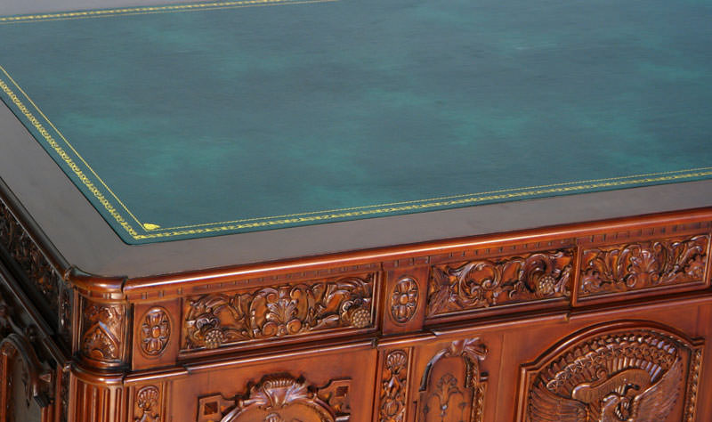 Bureau-Resolute-Desk-Obama-c