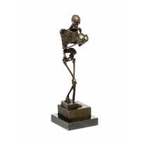 Statue en bronze squelette tenant un crâne 29 cm