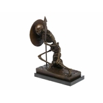 Statue-bronze-guerrier-squelette-a
