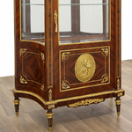 Vitrine-style-Louis-XVI-a
