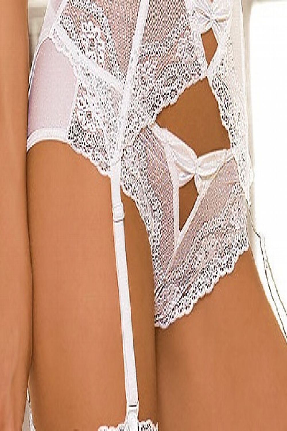 UN SLIP EN DENTELLE ET VOILE  BLANC REF ESSME ROZA