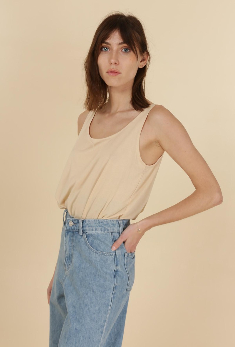 daphnea-debardeur-marcel-uni-en-cupro-large-beige-3