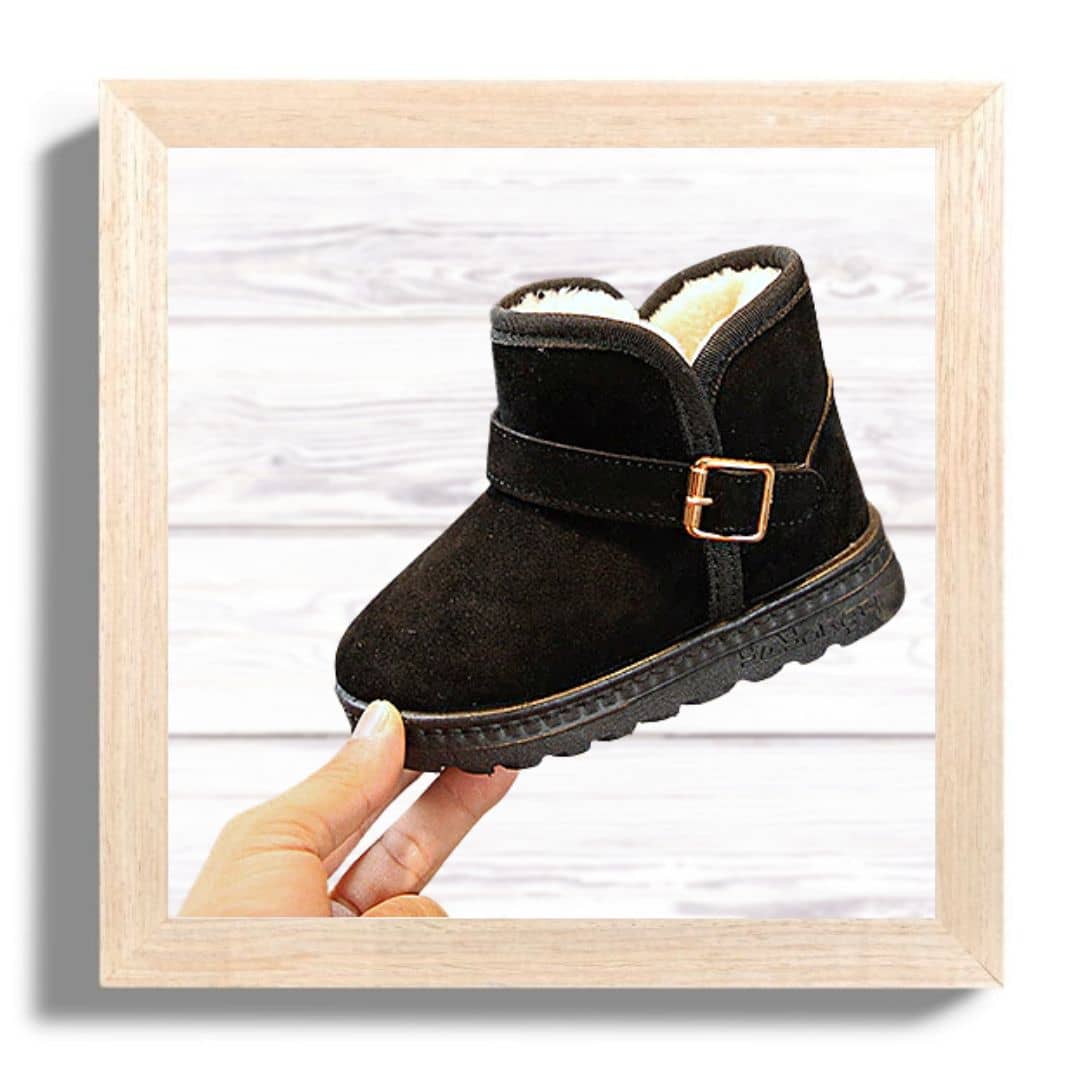 kids-winter-boots-black-side-view-side-buckle-fur-lining