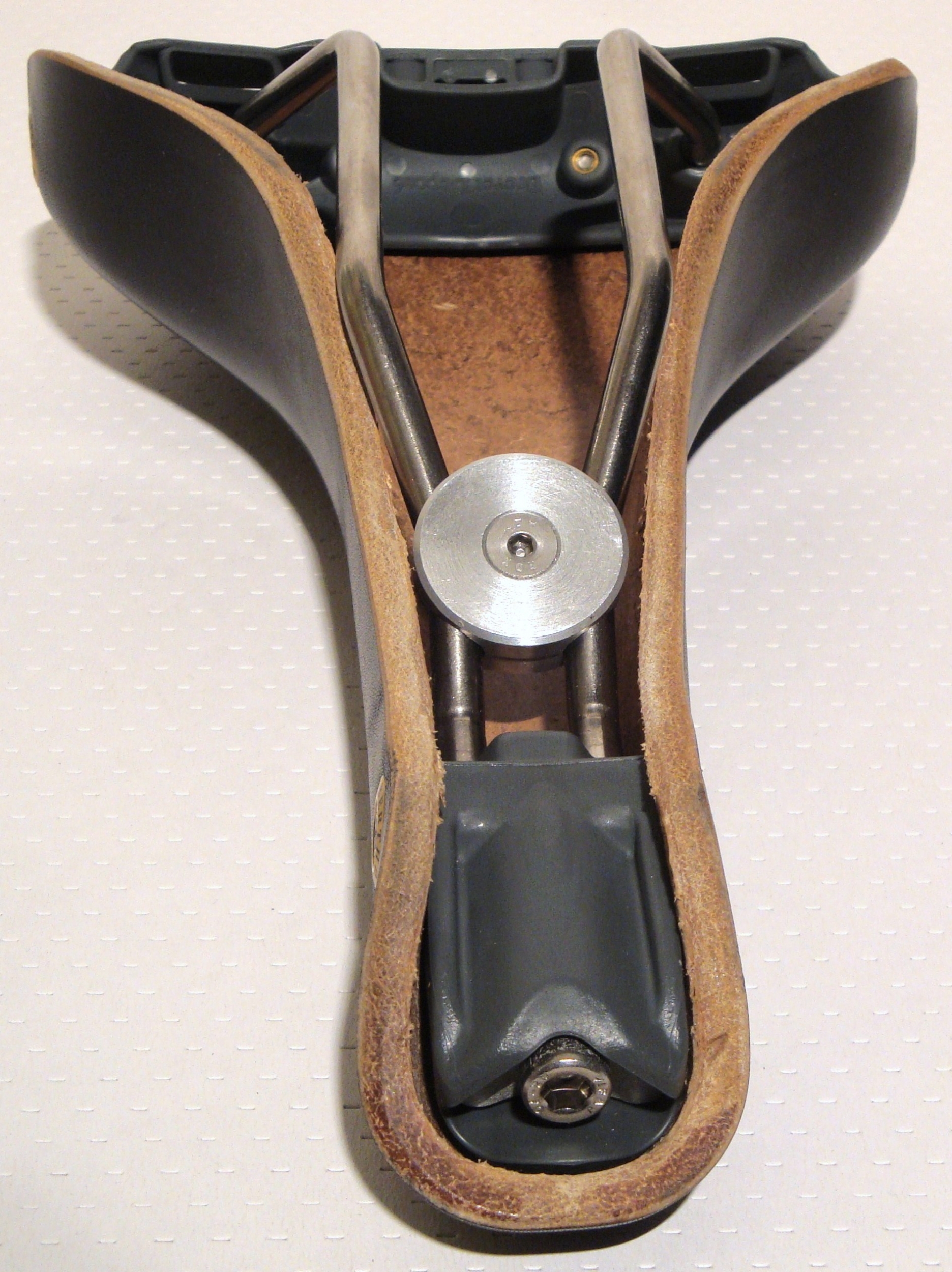Gilles Berthoud Aravis Black saddle 9