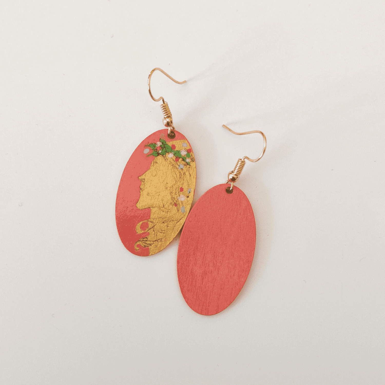 Boucles d'oreilles collection camée-fond corail-La Découpe Mâconnaise