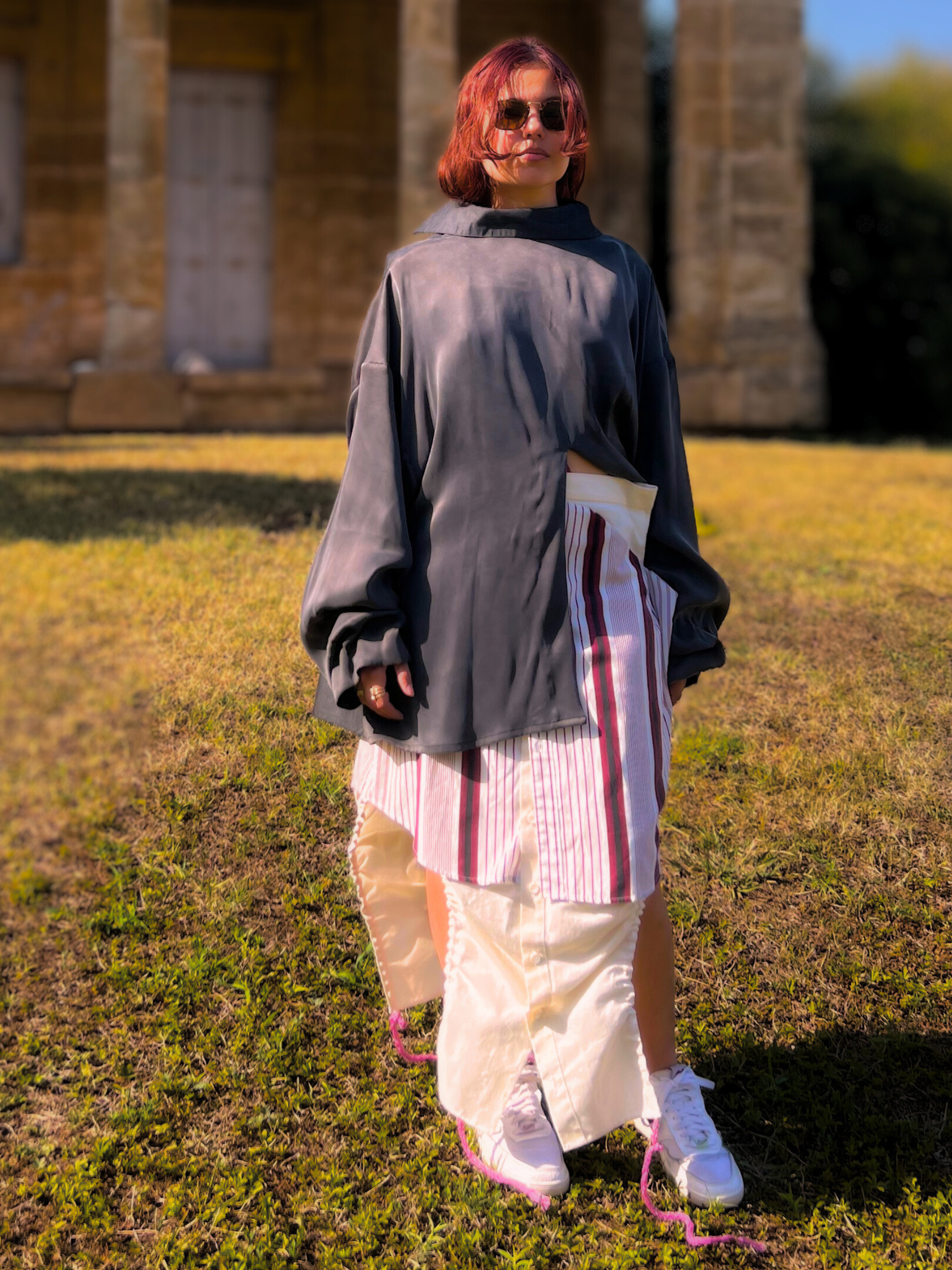Camise-Base_Grise_Devant-Silhouette-Droite