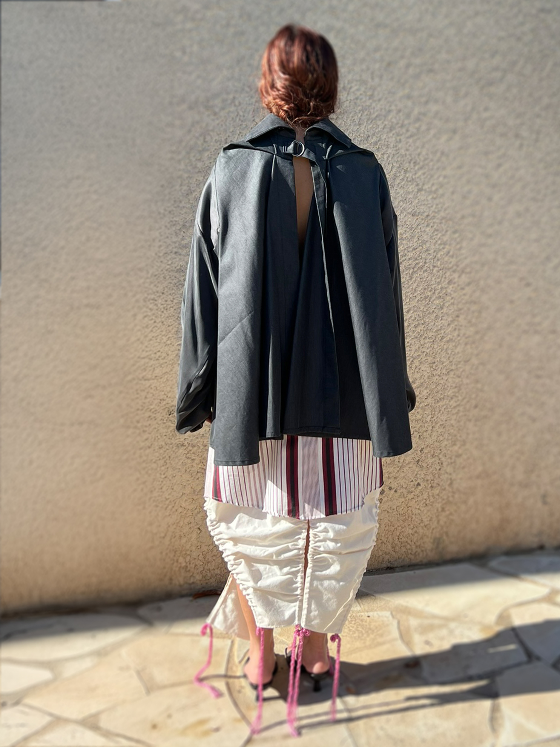 Camise-Base_Grise_Dos-Silhouette-talon