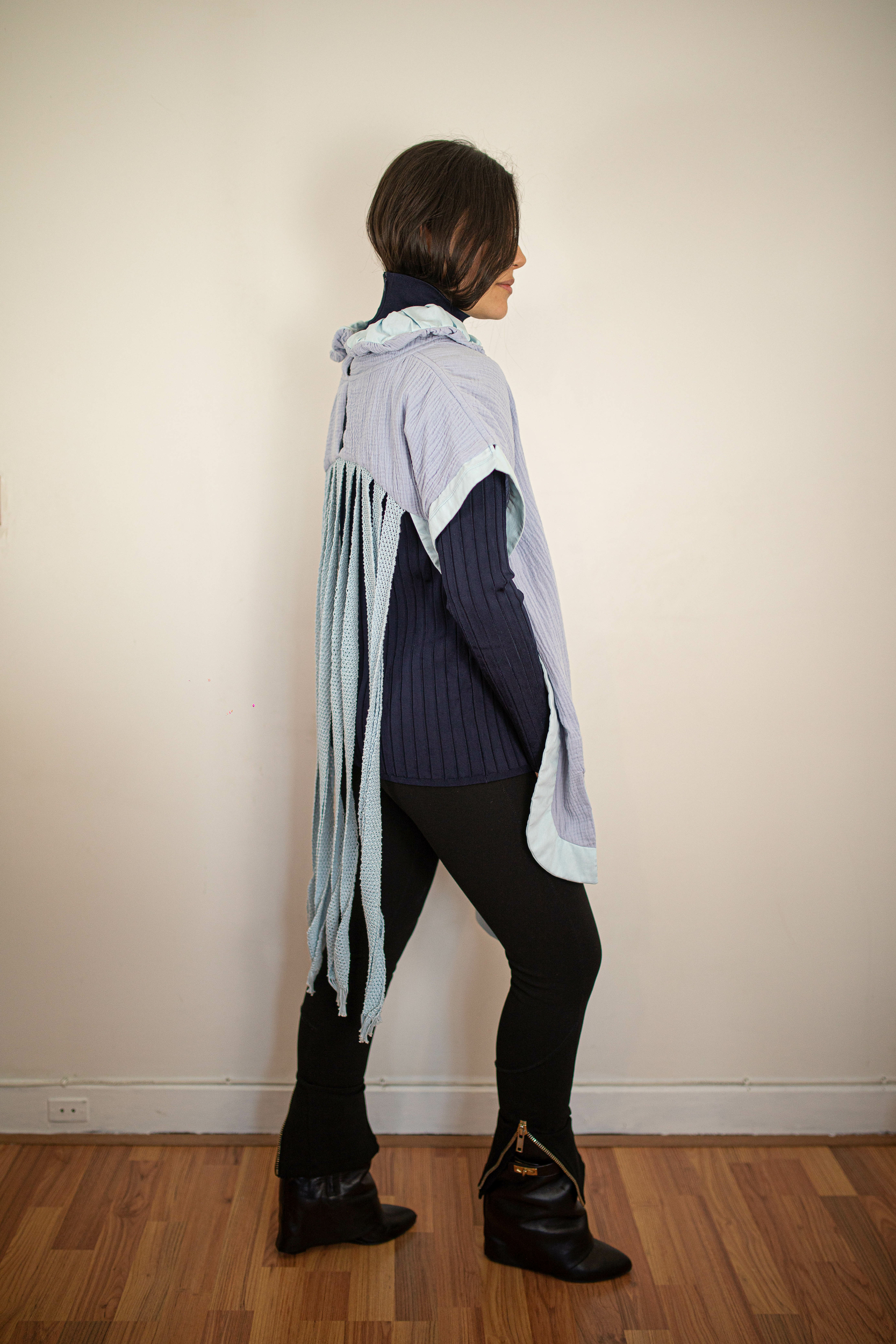 polo artisanal bleu maille coton profil