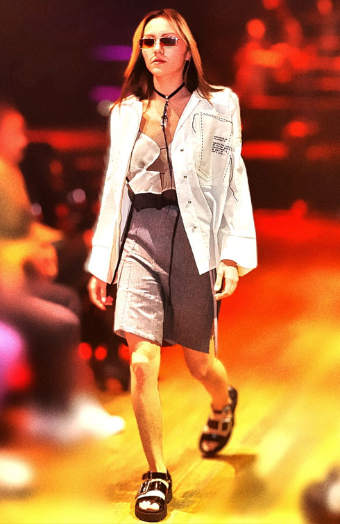 Silhouette contrastée avec chemise workwear, bustier transparent et short en denim, collection Evolution of Self – Christelle Tran-Thiet