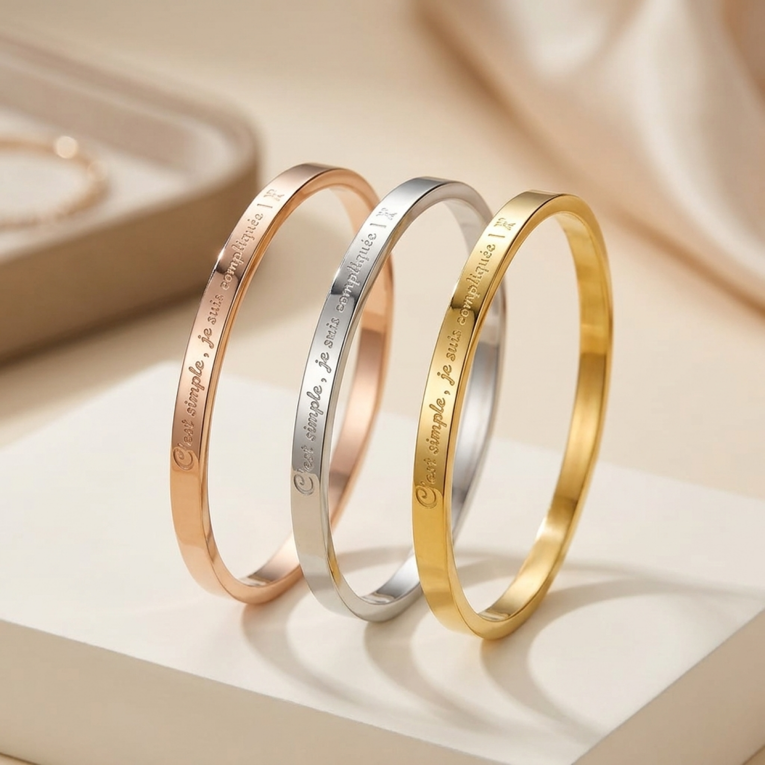 bracelet-personnalise-pour-cadeau-grave-c-est-simple-je-suis-compliquee