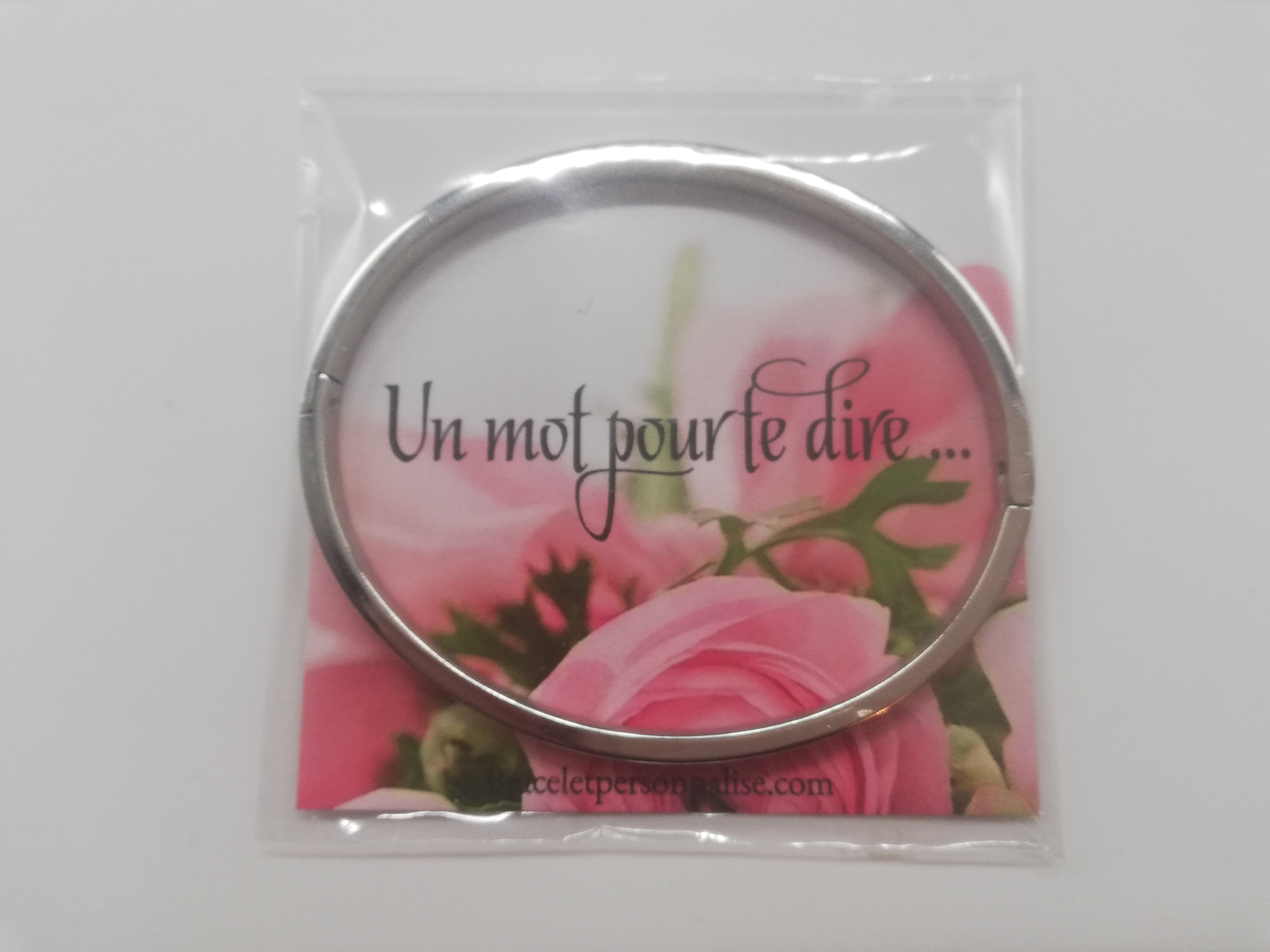 petit-cadeau-mamie-bracelet-personnalise-je-ne-vieillis-pas-je-prends-de-la-valeur