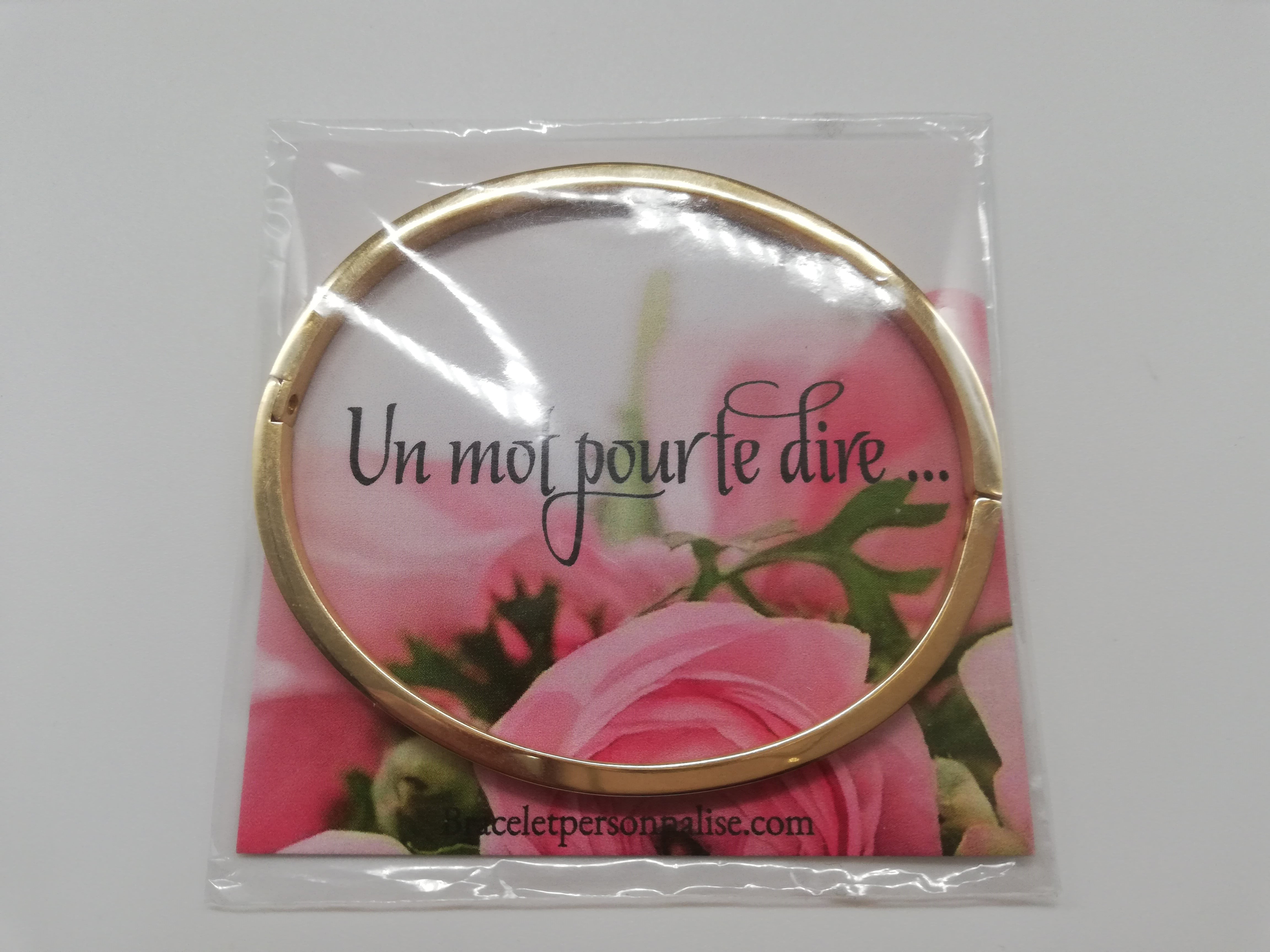 bijou-personnalise-femme-avec-gravure